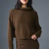 Maglione a collo alto in morbido cashmere a trama a nido d’ape - Espresso