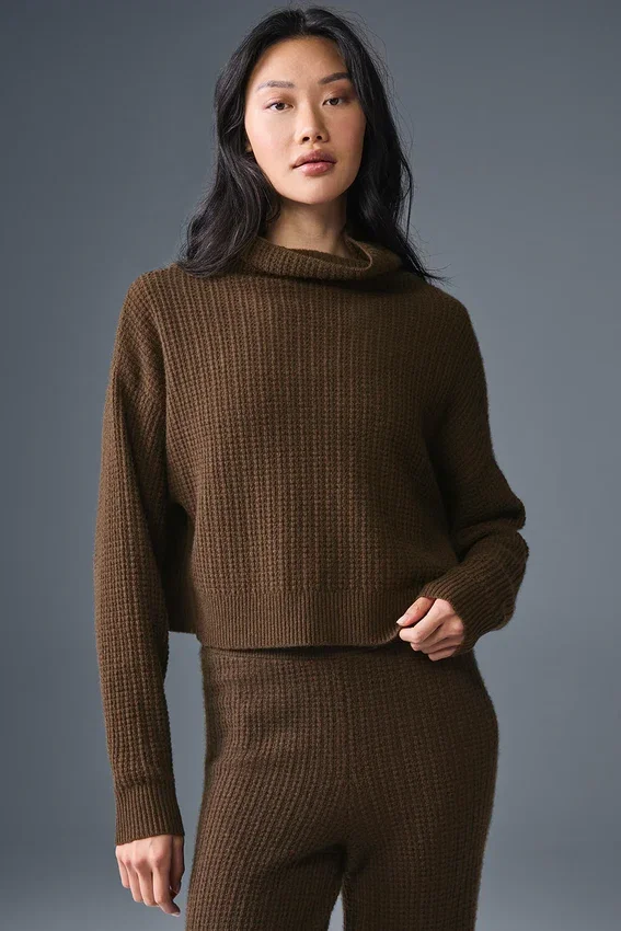 Maglione a collo alto in morbido cashmere a trama a nido d’ape - Espresso