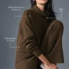 Maglione a collo alto in morbido cashmere a trama a nido d’ape - Espresso