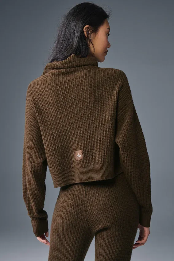 Maglione a collo alto in morbido cashmere a trama a nido d’ape - Espresso