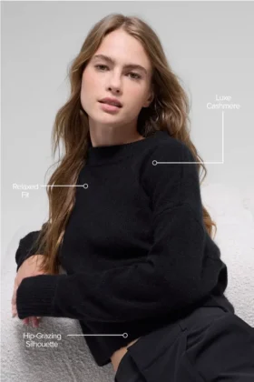 Maglione corto a girocollo “New Class” in lana e cashmere – Nero