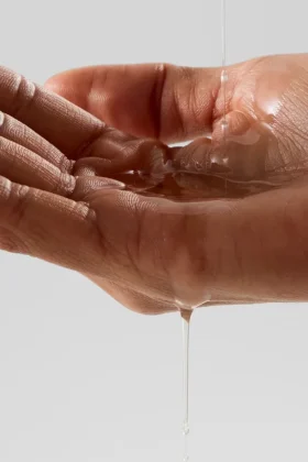Olio illuminante dalla testa ai piedi