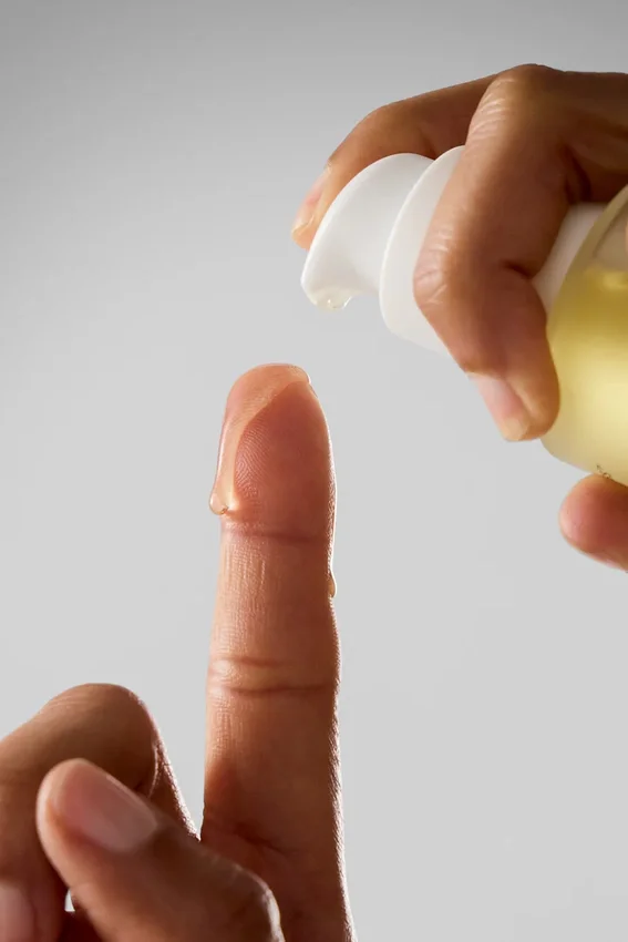Olio illuminante dalla testa ai piedi