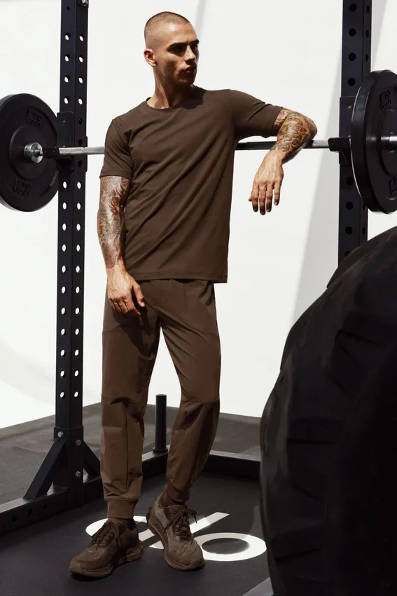 Pantaloncini a maniche corte con collo rotondo Conquer Reform - Espresso