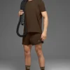Pantaloncini a maniche corte con collo rotondo Conquer Reform - Espresso