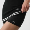 Pantaloncini a vita media Alo Softsculpt da 2" - Nero