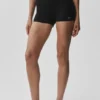 Pantaloncini a vita media Alo Softsculpt da 2" - Nero