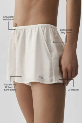 Pantaloncini a vita media Golden Hour semitrasparenti – Avorio