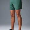 Pantaloncini Conquer React Performance da 7" - Edera invernale