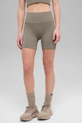 Pantaloncini “Favorite” a costine senza cuciture da 5″ – Cacao chiaro