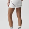 Pantaloncini High-Waist Airbrush "Heart Throb" da 4" - Bianco/Nero