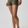 Pantaloncini High-Waist Alo Softsculpt da 3" - Verde olivo