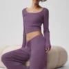 Pantaloni a gamba larga Unwind in maglione, vita media - Plum Kiss