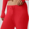 Pantaloni a gamba larga Unwind in maglione, vita media - Rosso brillante