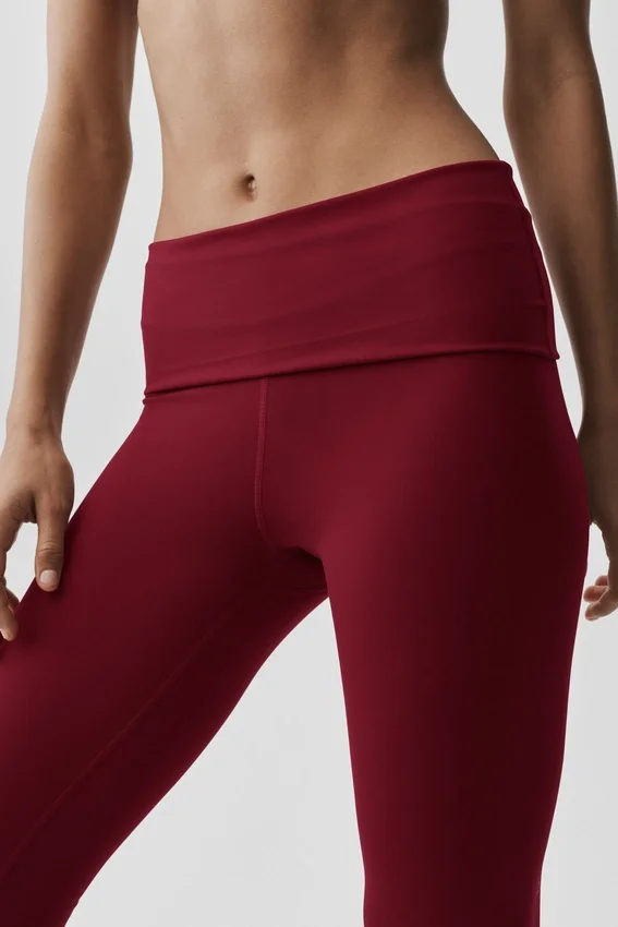 Pantaloni capri a vita bassa con orlo ripiegato Alo Softsculpt - Rosso Summer Romance
