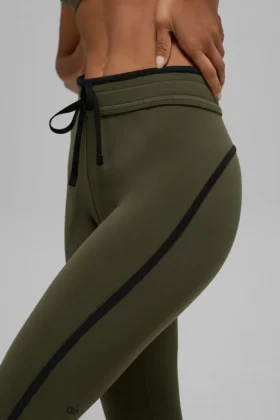 Pantaloni capri High-Waist Airbrush Race Pace – Verde oliva/Nero
