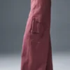 Pantaloni cargo a gamba larga Show Off (vestibilità regolare) - Borgogna tartufo