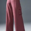 Pantaloni cargo a gamba larga Show Off (vestibilità regolare) - Borgogna tartufo