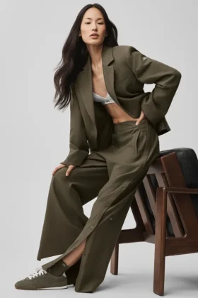 Pantaloni Cosmopolitan a vita media con bottoni a pressione - Olive Tree