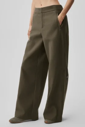 Pantaloni Cosmopolitan a vita media con bottoni a pressione – Olive Tree