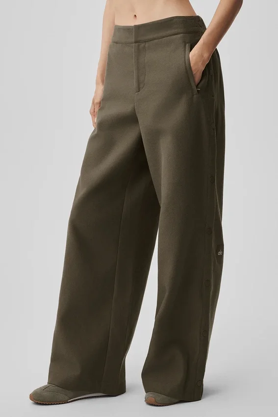 Pantaloni Cosmopolitan a vita media con bottoni a pressione - Olive Tree