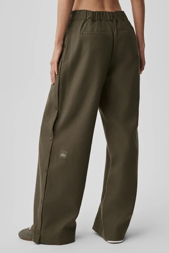 Pantaloni Cosmopolitan a vita media con bottoni a pressione - Olive Tree