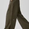 Pantaloni Cosmopolitan a vita media con bottoni a pressione - Olive Tree