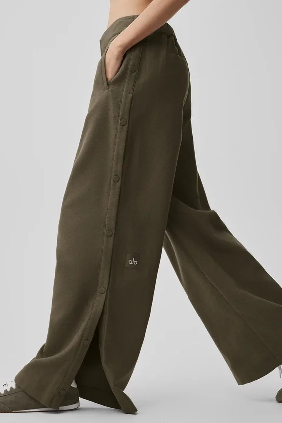 Pantaloni Cosmopolitan a vita media con bottoni a pressione - Olive Tree