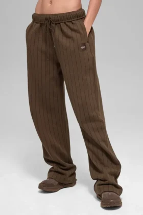 Pantaloni della tuta a gamba dritta con righe sottili - Righe sottili color espresso