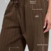 Pantaloni della tuta a gamba dritta con righe sottili - Righe sottili color espresso
