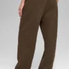 Pantaloni della tuta a gamba dritta con righe sottili - Righe sottili color espresso