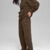Pantaloni della tuta a gamba dritta con righe sottili - Righe sottili color espresso