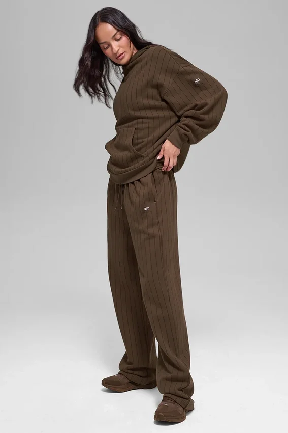 Pantaloni della tuta a gamba dritta con righe sottili - Righe sottili color espresso