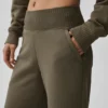 Pantaloni della tuta a gamba larga Serenity - Olive Tree