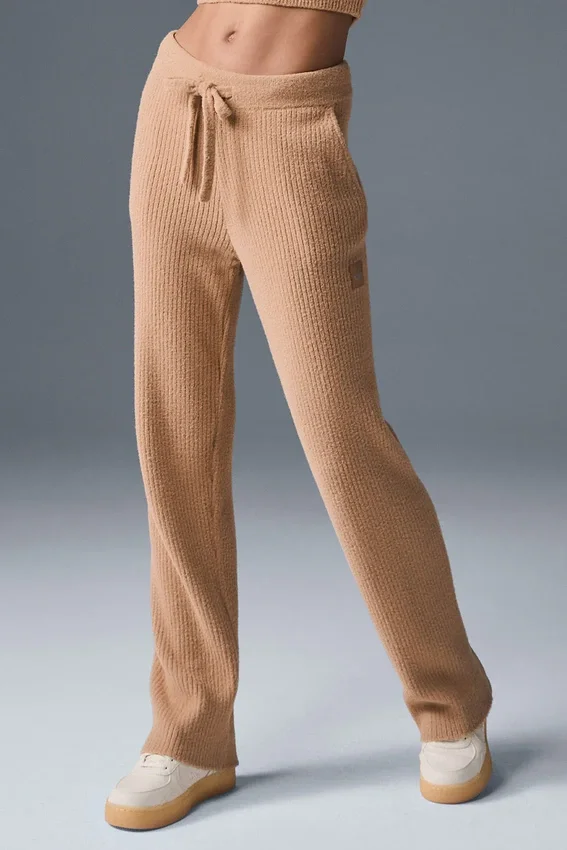 Pantaloni High-Waist e gamba larga "Snuggle Up" - Colore Mandorla Tostata