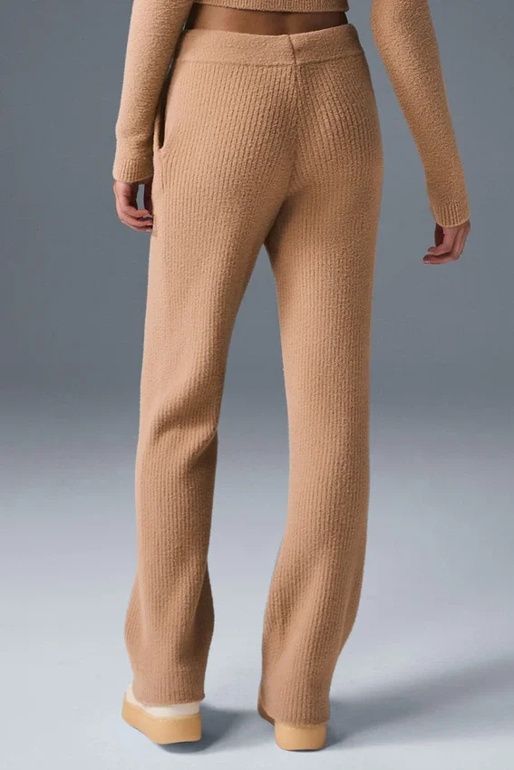 Pantaloni High-Waist e gamba larga "Snuggle Up" - Colore Mandorla Tostata