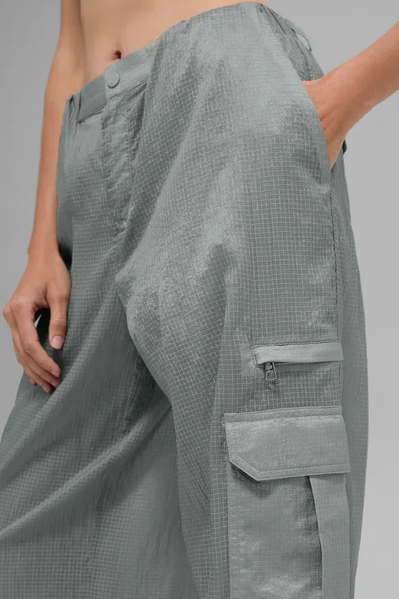 Pantaloni jogger a gamba larga Sheer Game Time - Grigio lunare