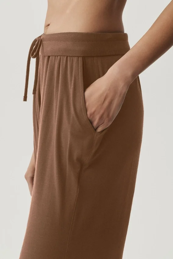 Pantaloni svasati da casa delicati e semitrasparenti - Marrone baciato dal sole