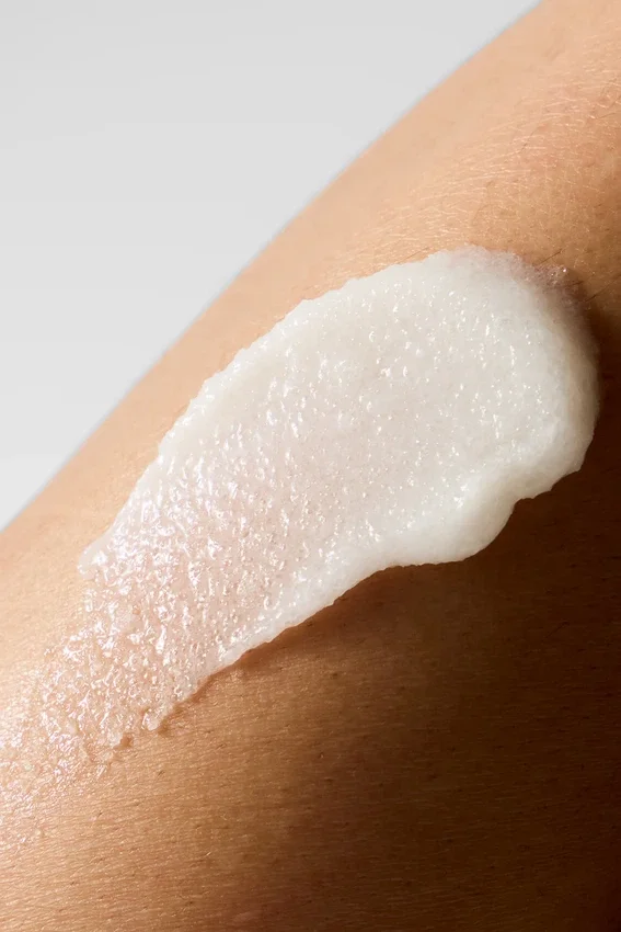 Scrub per la cura del corpo rigenerante e illuminante