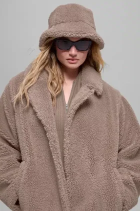 Trench oversize in sherpa – Chai Latte