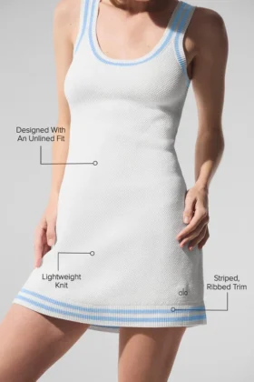 Vestito in maglia stile maglione Tennis Club – Bianco/Blu conchiglia